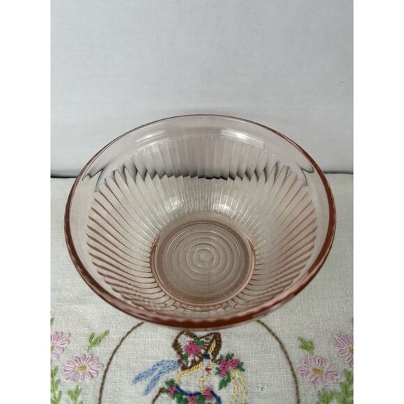 Vintage 1930's Pink Depression Glass Ribbed Mixing Bowl - Picture 2 of 5